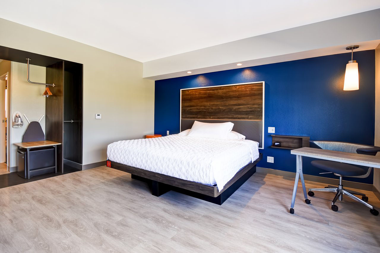 tru hilton hotel room